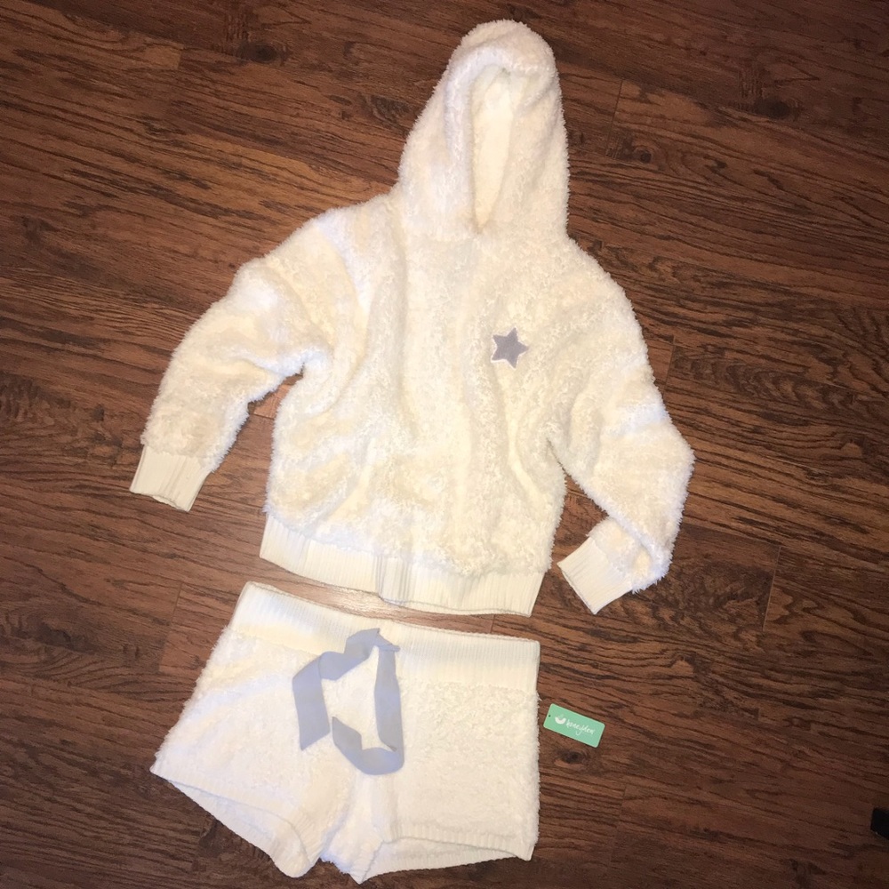 Set! Honeydew Fuzzy Lounge Sweater & Shorts Cream Small top medium bottom soft
